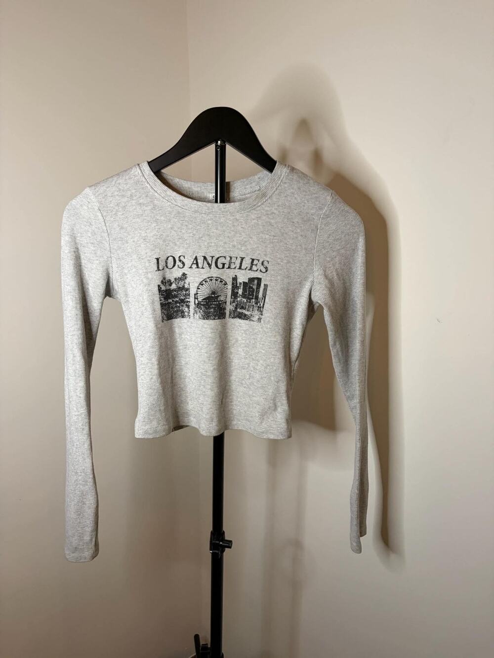 Garage Los Angeles Gray Long Sleeve Top Medium Description: